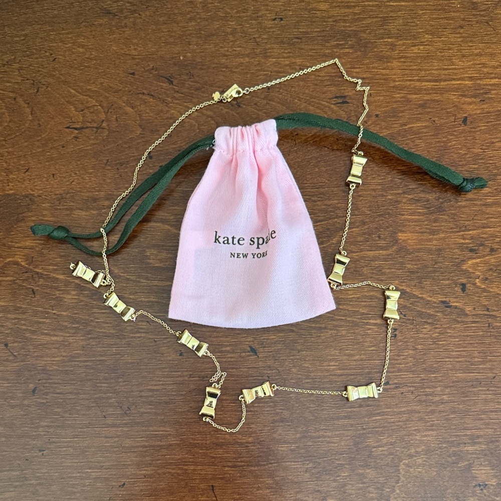 kate spade Gold Bow Link Long Necklace - Pink Pouch